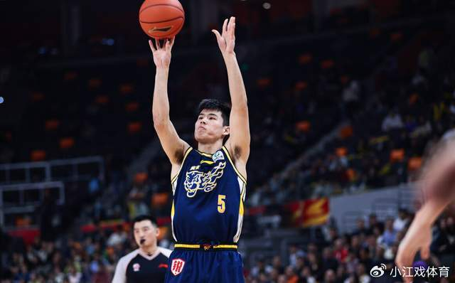九五至尊-根本不给机会！广东男篮两大新星逐渐被边缘化，杜锋任人唯亲？|陈家政|王洪泽|杜润旺|深圳男篮|张皓嘉_新浪体育_新浪新闻